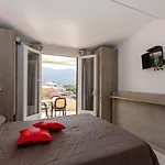 Et Ta Kladia - Omigna Apart Otel Cargèse