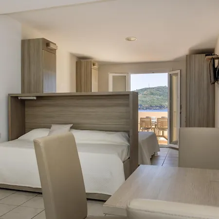 Apartmanhotel Et Ta Kladia - Omigna 3*